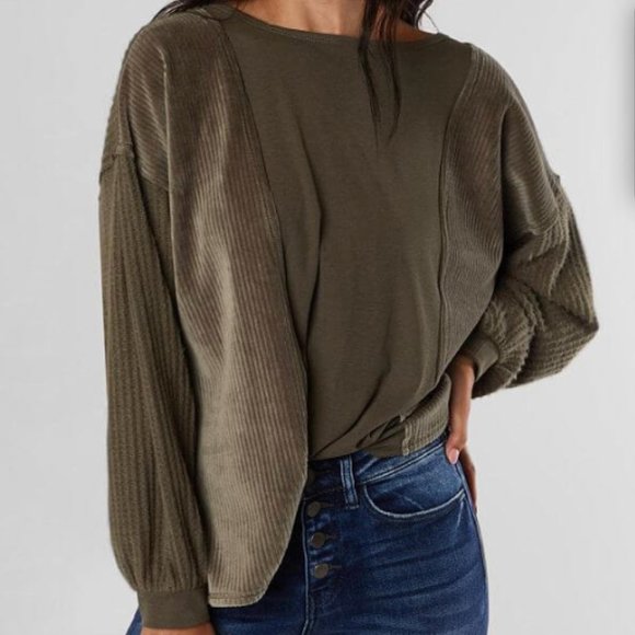 Gimmicks by Buckle Top - Picture 8 of 10